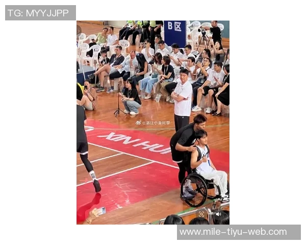 媒体人分享广东全运男篮探班照片赵睿身穿北京T恤与胡明轩崔永熙同框合影 媒体人分享广东全运男篮探班照片赵睿身穿北京T恤与胡明轩崔永熙同框合影